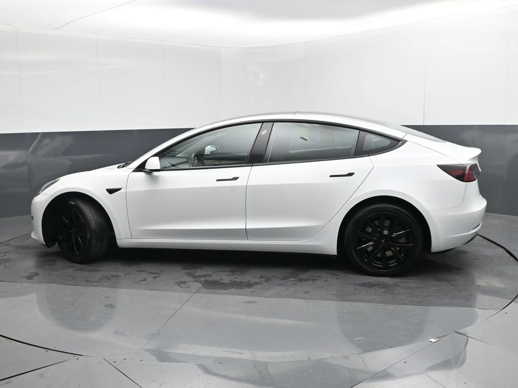 Used 2023 Tesla Model 3 Standard Range image 3