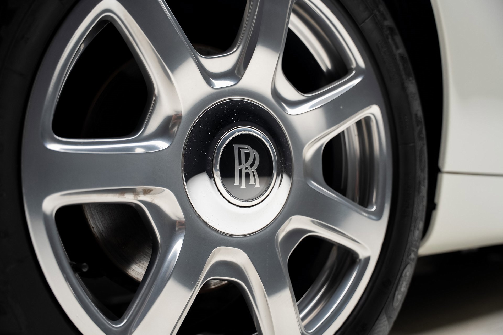 Used 2013 Rolls-Royce Phantom Drophead Coupe image 25