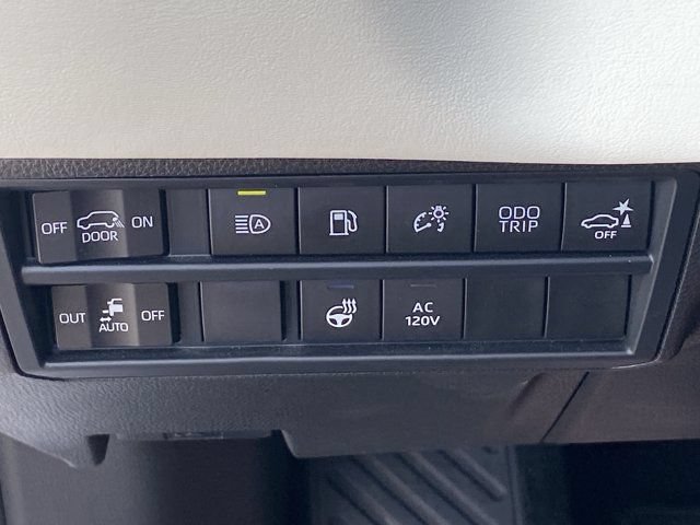 Used 2024 Toyota Sequoia Capstone AWD/4WD image 21