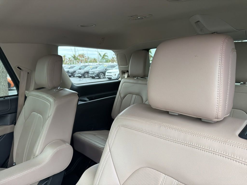 Used 2024 Ford Expedition Limited image 11