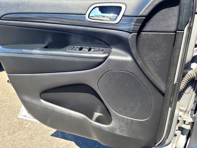 Used 2019 Jeep Grand Cherokee Altitude AWD/4WD image 14