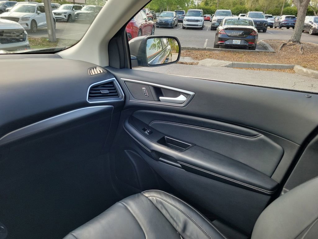 Used 2017 Ford Edge Titanium w/ Equipment Group 302A image 18