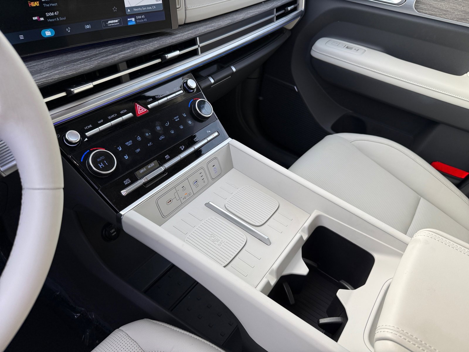 Certified 2025 Hyundai Santa Fe Limited image 13