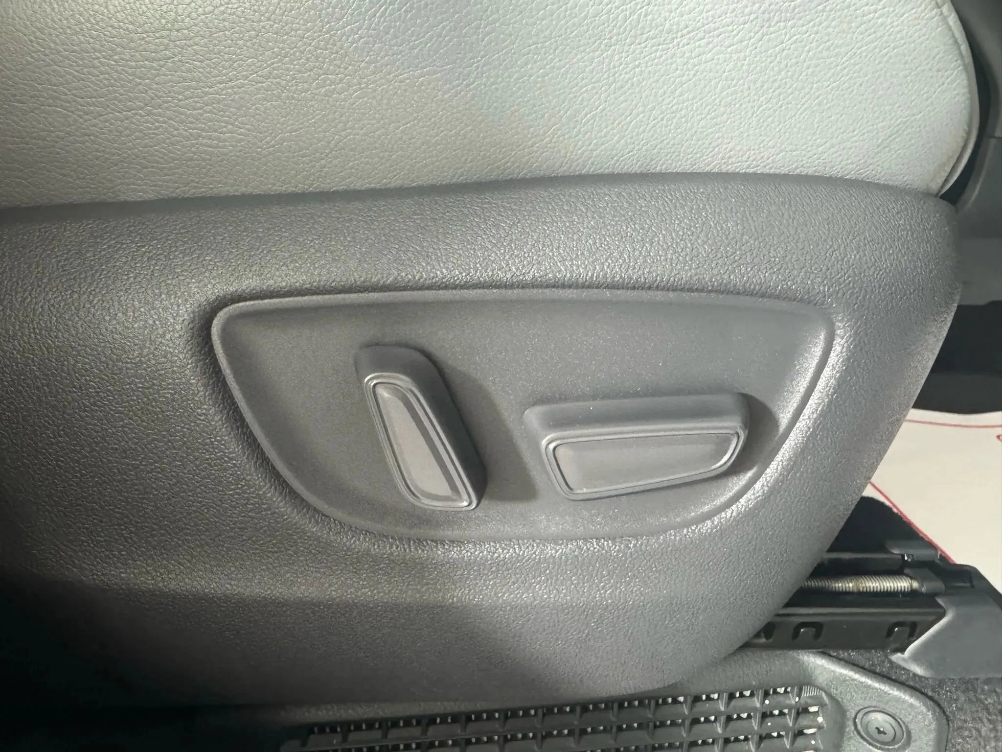 Used 2021 Toyota Sienna XLE image 35