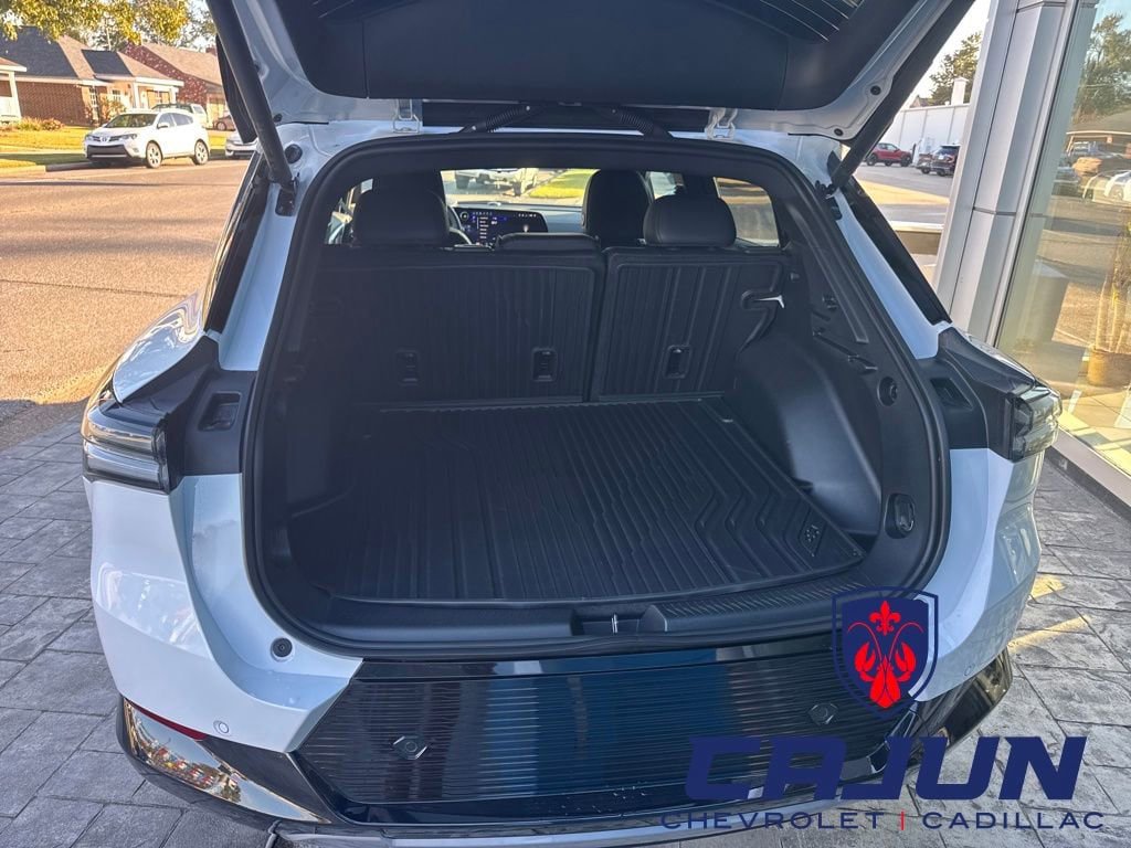New 2026 Chevrolet Equinox EV LT w/ Convenience Package II AWD/4WD image 15
