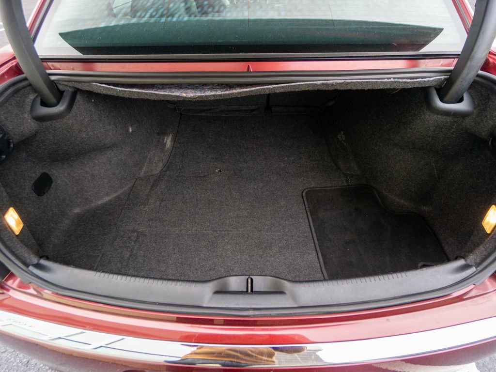 Used 2018 Chrysler 300 Touring L image 30