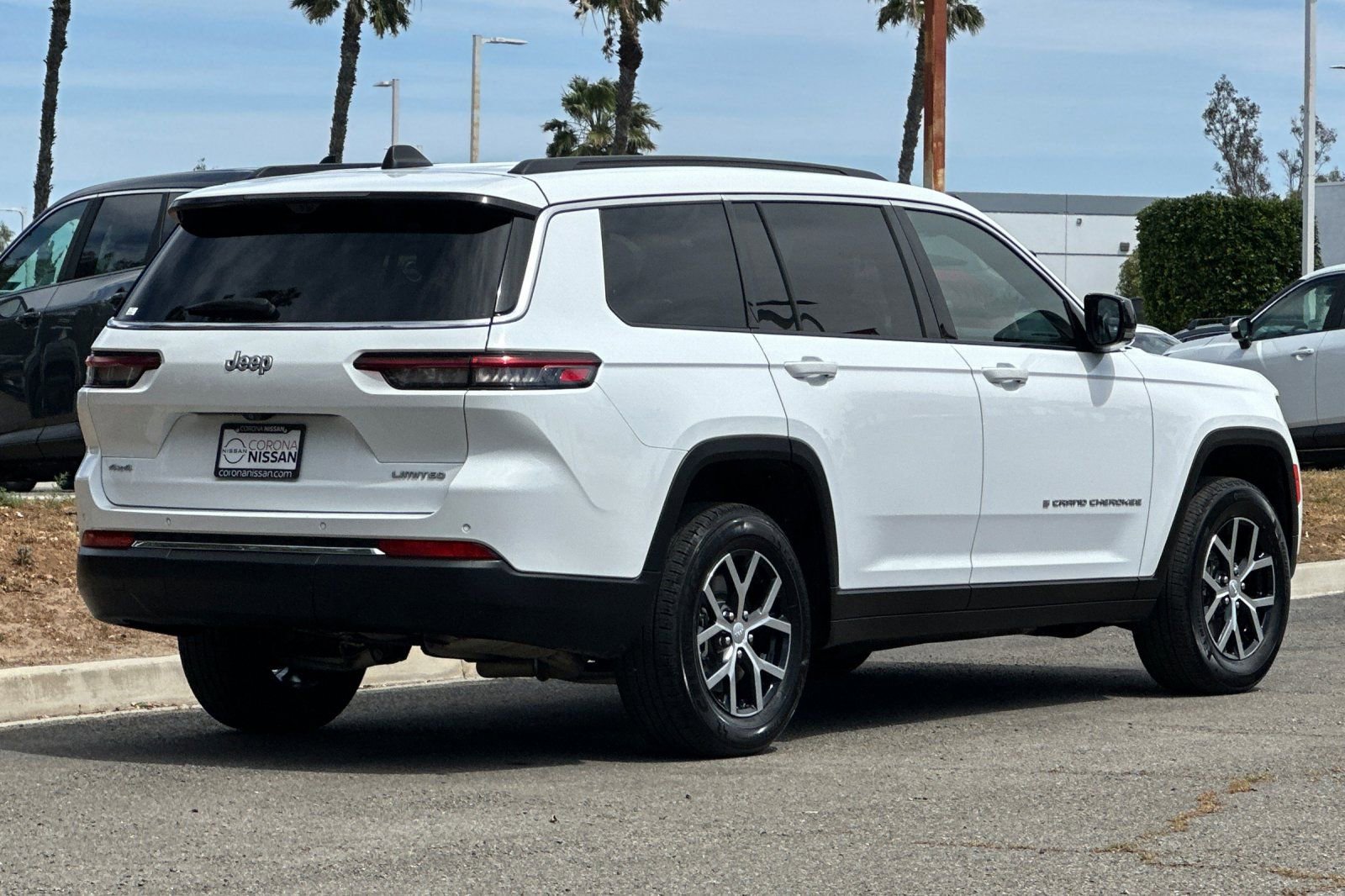 Used 2024 Jeep Grand Cherokee L Limited w/ Luxury Tech Group II AWD/4WD image 4