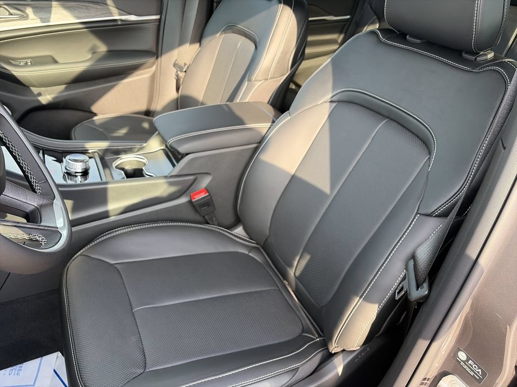 New 2026 Jeep Grand Cherokee Limited AWD/4WD image 10