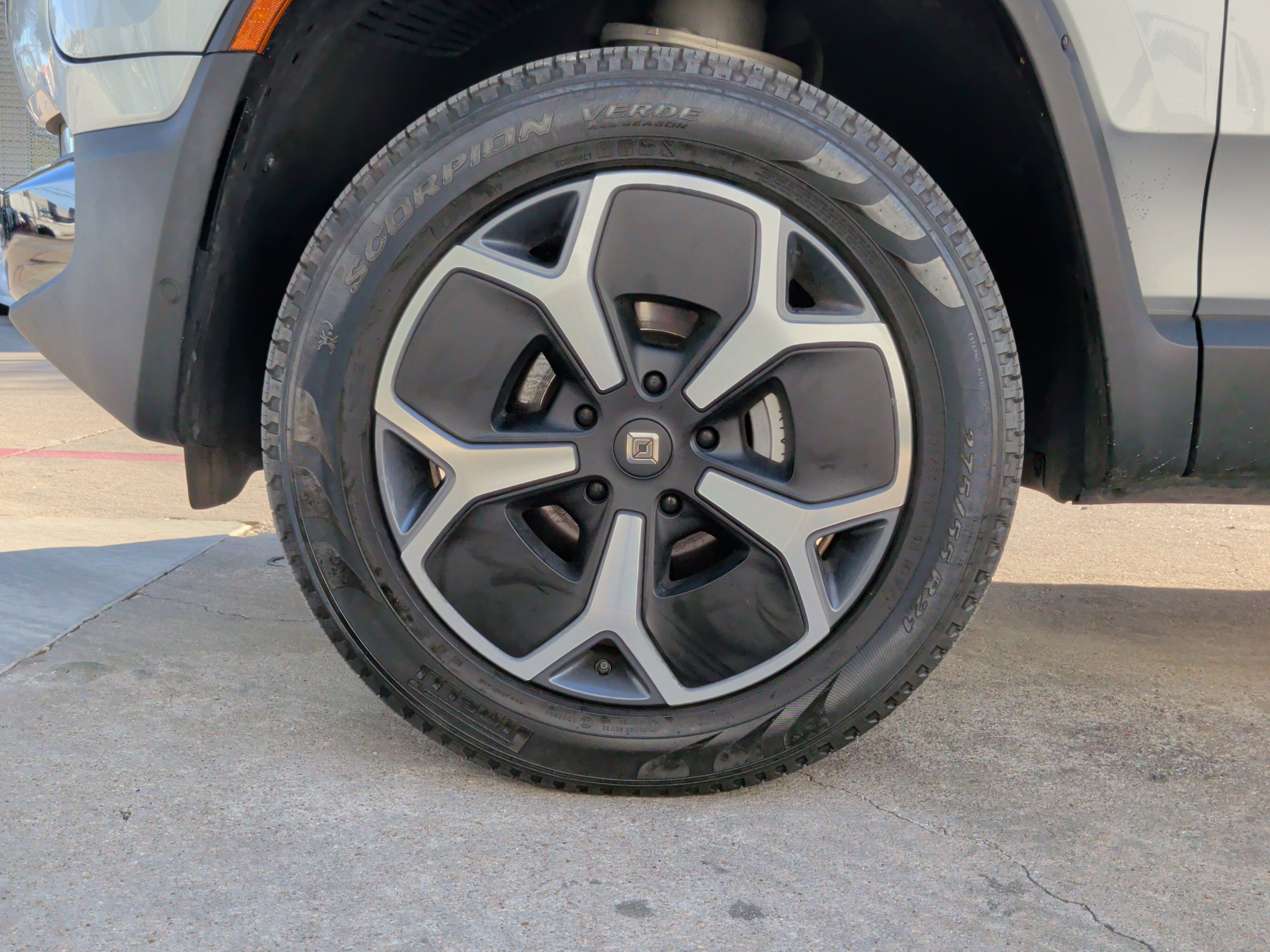 Used 2024 Rivian R1T Adventure image 13