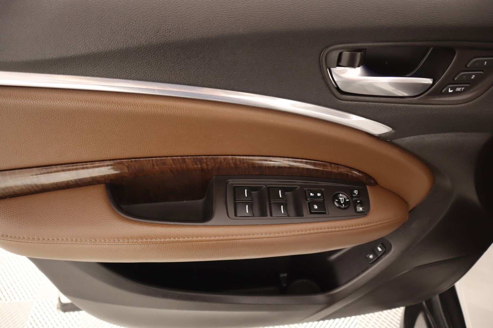 Used 2018 Acura MDX SH-AWD w/ Technology Package image 18