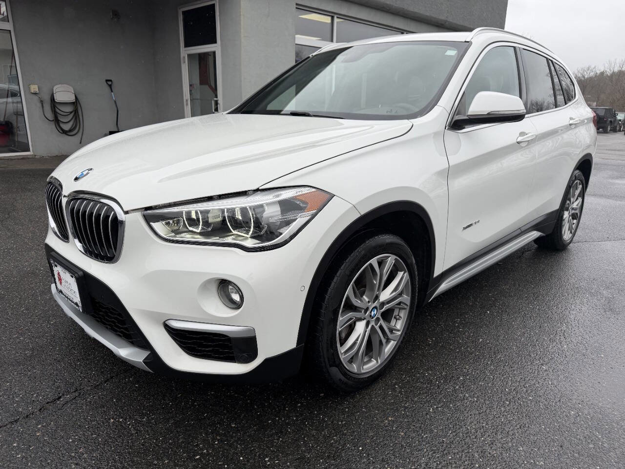 Used 2017 BMW X1 xDrive28i AWD/4WD image 3