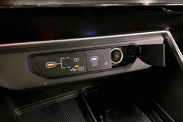 Used 2025 Kia Carnival SX Prestige FWD image 31