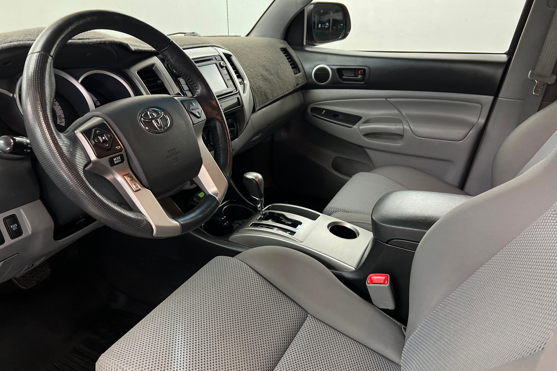 Used 2014 Toyota Tacoma w/ TRD Off-Road Package image 15