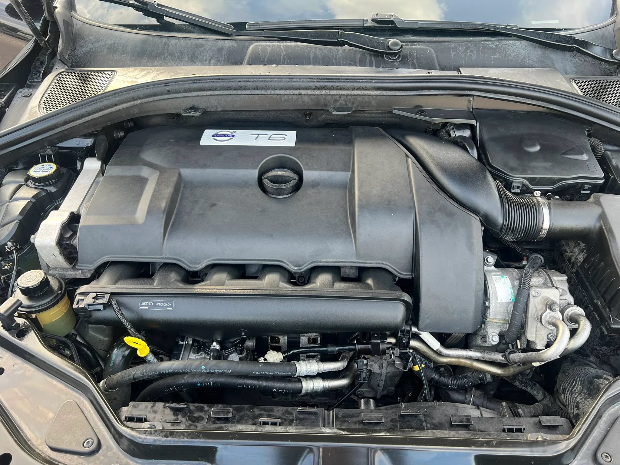 Used 2014 Volvo XC60 T6 R-Design AWD/4WD image 32
