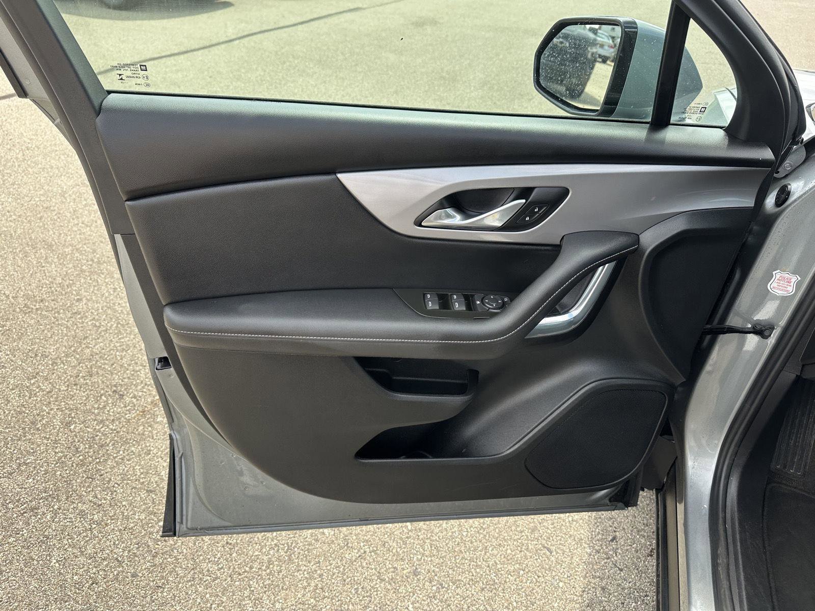 Used 2025 Chevrolet Blazer LT AWD/4WD image 16