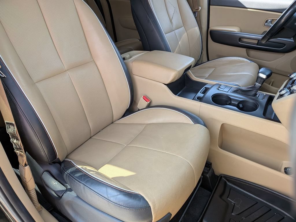 Used 2017 Kia Sedona LX w/ LX Essentials Premium Package FWD image 33