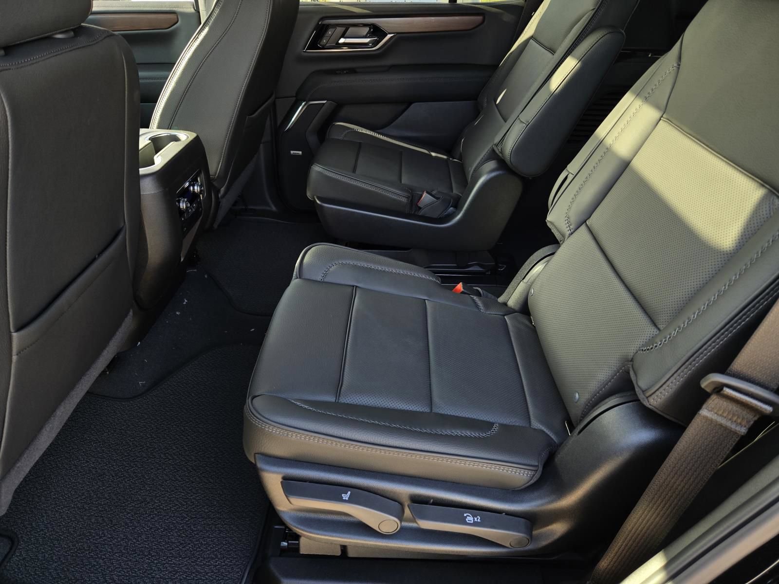 New 2026 GMC Yukon Denali w/ Sun & Power Step Package AWD/4WD image 4