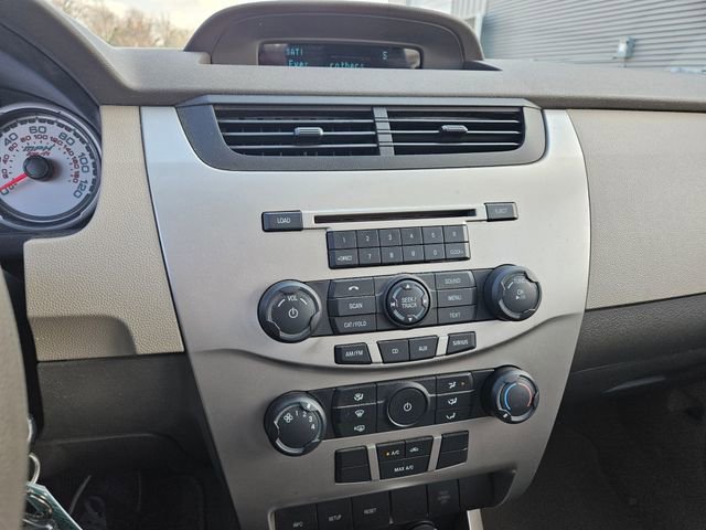 Used 2009 Ford Focus SE image 11