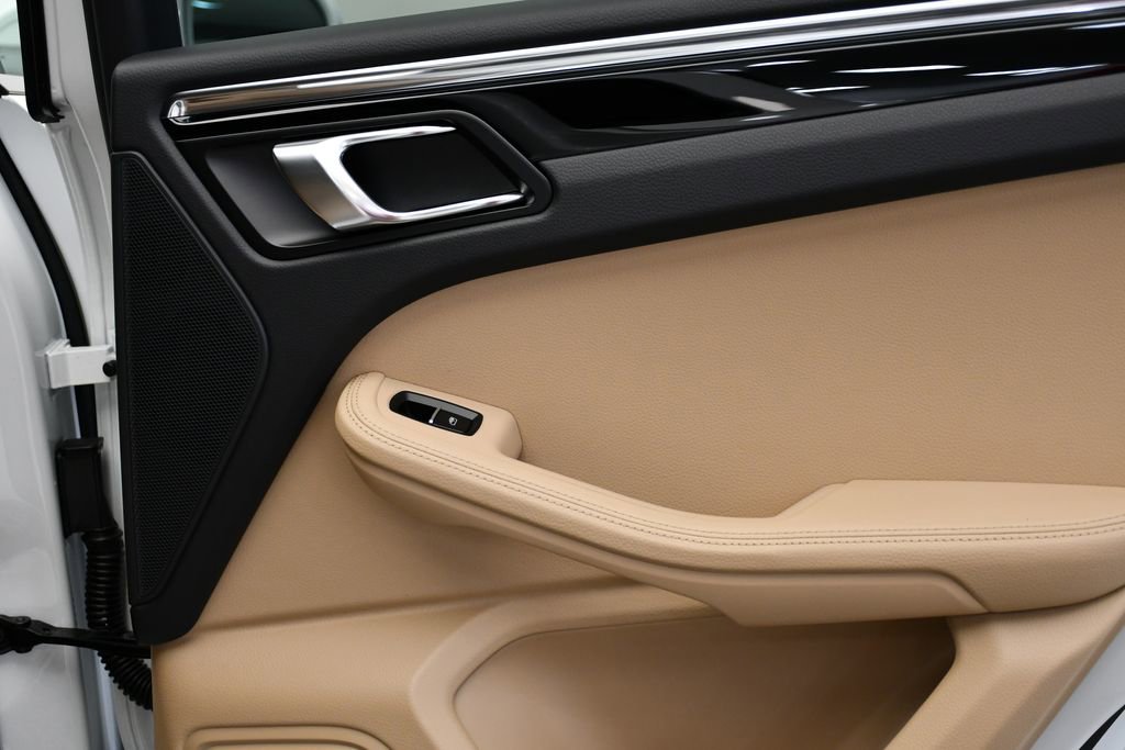 Certified 2025 Porsche Macan image 51