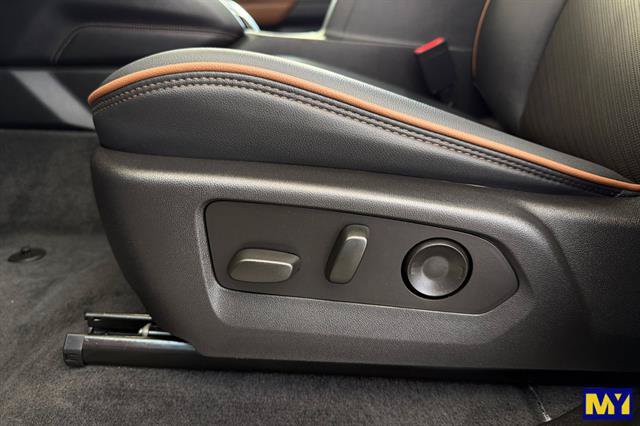 Certified 2024 GMC Canyon AT4 w/ AT4 Premium Package AWD/4WD image 13