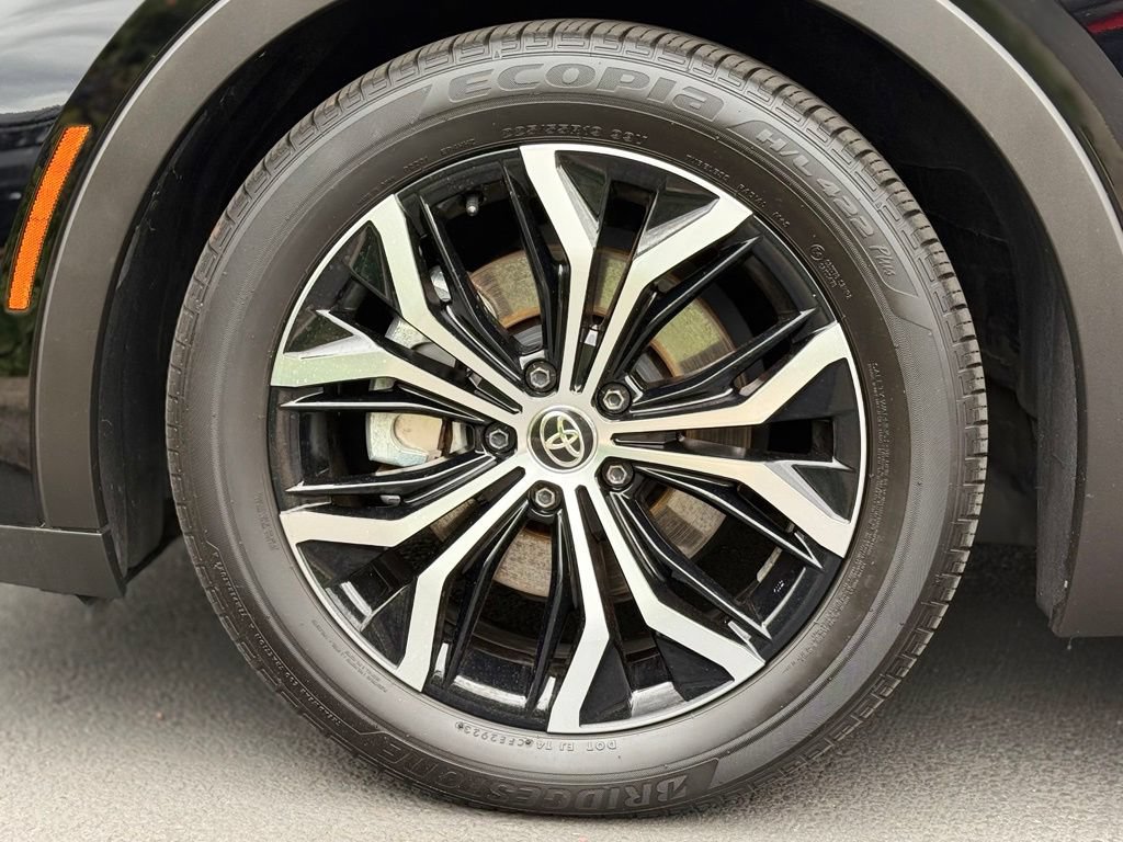 Certified 2023 Toyota Crown AWD/4WD image 9