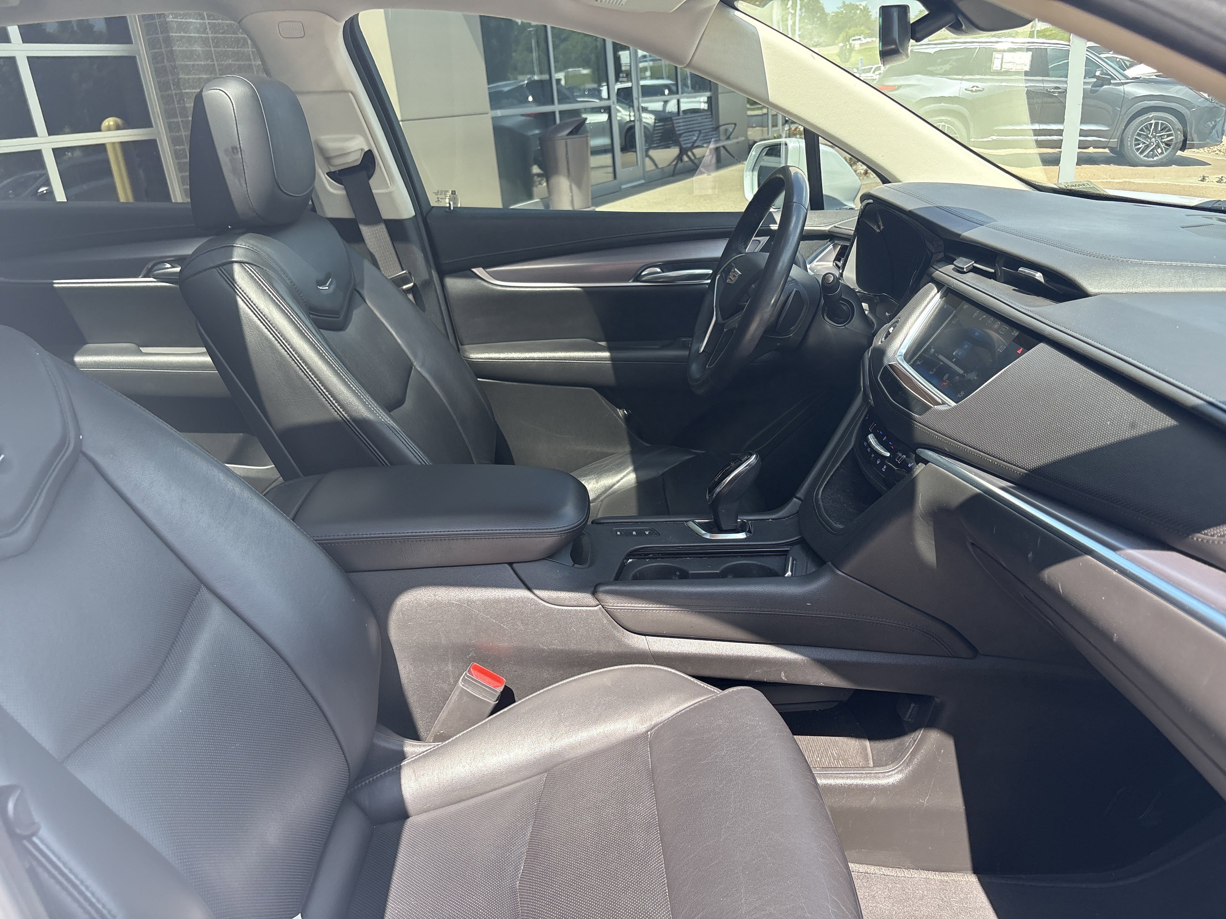 Used 2018 Cadillac XT5 Luxury w/ Driver Awareness Package AWD/4WD image 33