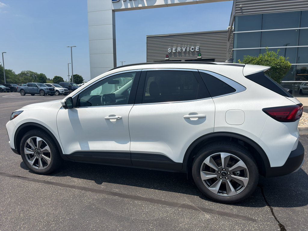 Used 2025 Ford Escape Platinum w/ Premium Technology Package AWD/4WD image 10