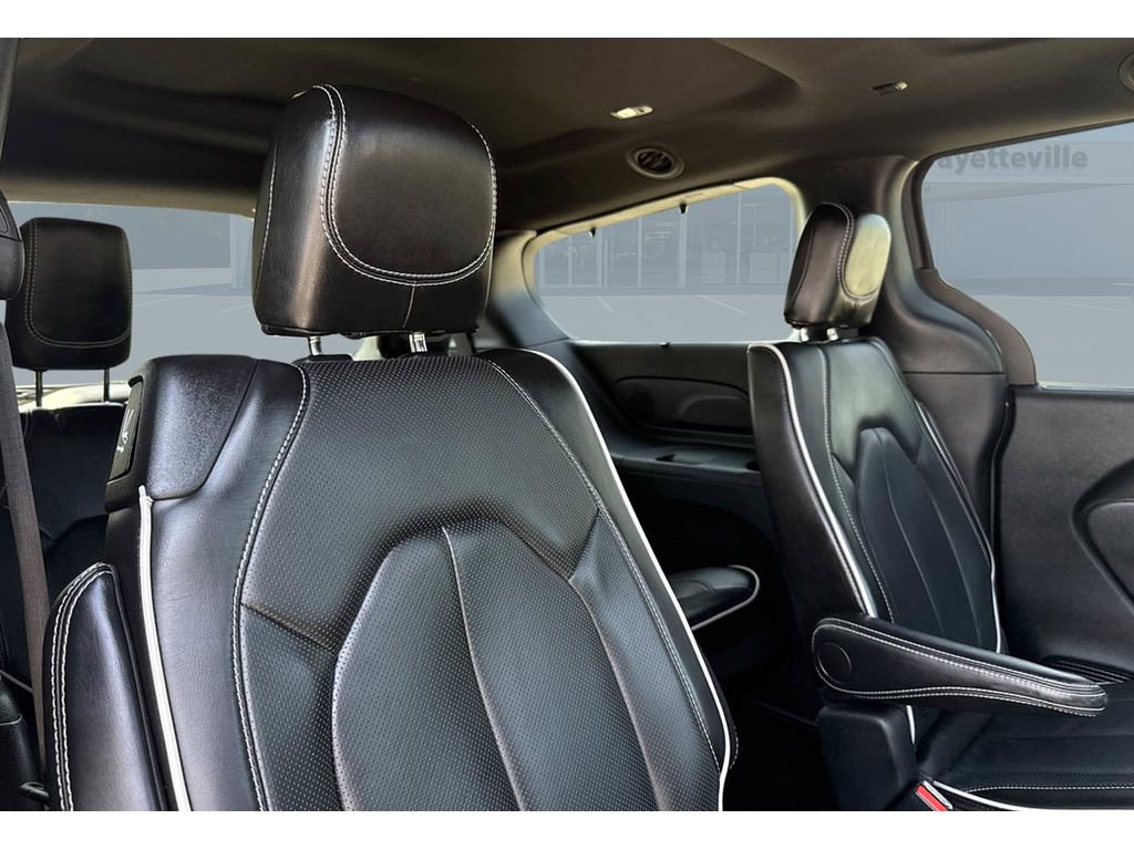 Used 2025 Chrysler Pacifica Limited image 38