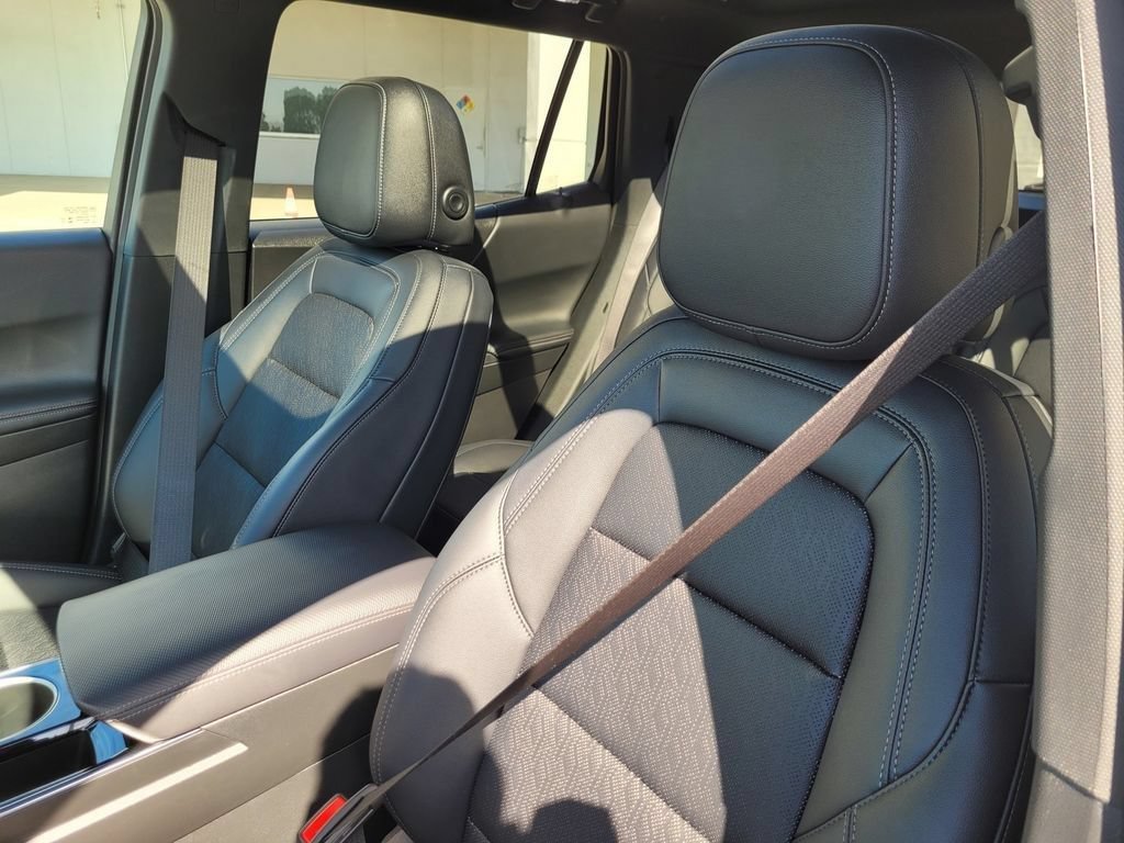 New 2026 Chevrolet Equinox LT w/ Convenience Package II FWD image 12