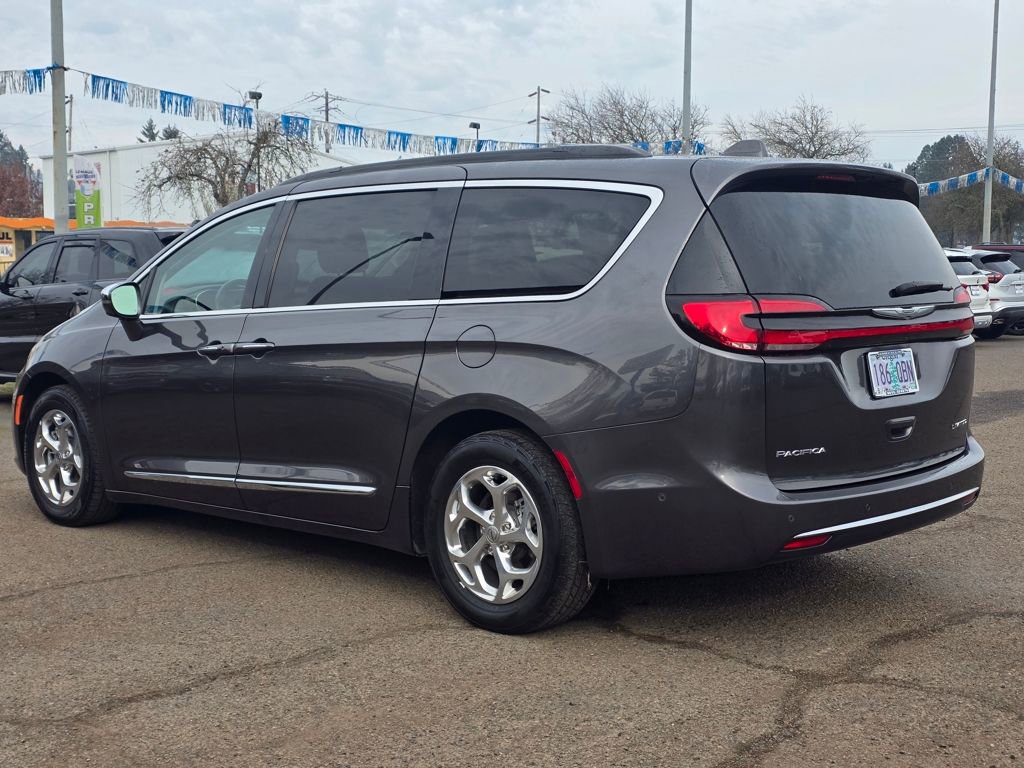 Used 2022 Chrysler Pacifica Limited image 2