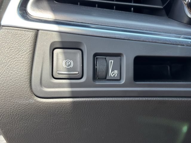 Used 2025 Cadillac XT5 Luxury FWD image 32
