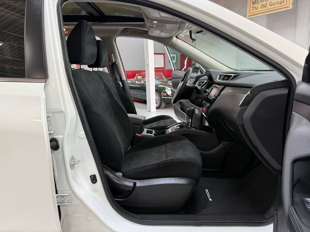 Used 2016 Nissan Rogue SV AWD/4WD image 17