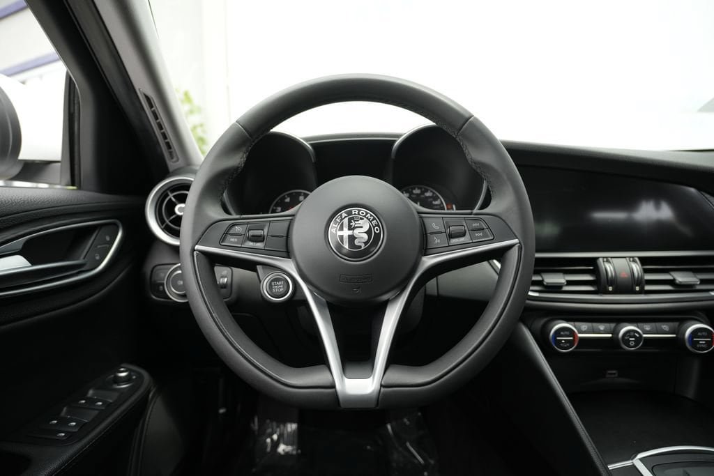 Used 2017 Alfa Romeo Giulia AWD image 43