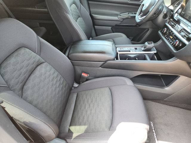 Used 2024 Nissan Pathfinder SV FWD image 14