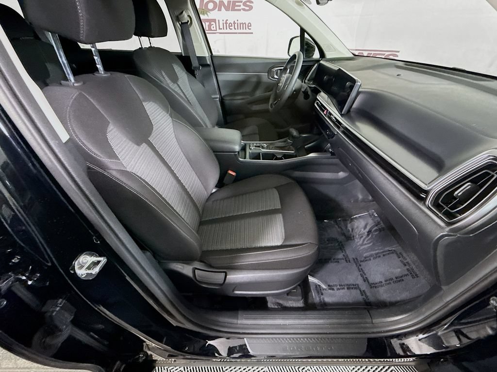 Certified 2025 Kia Sorento LX FWD image 30