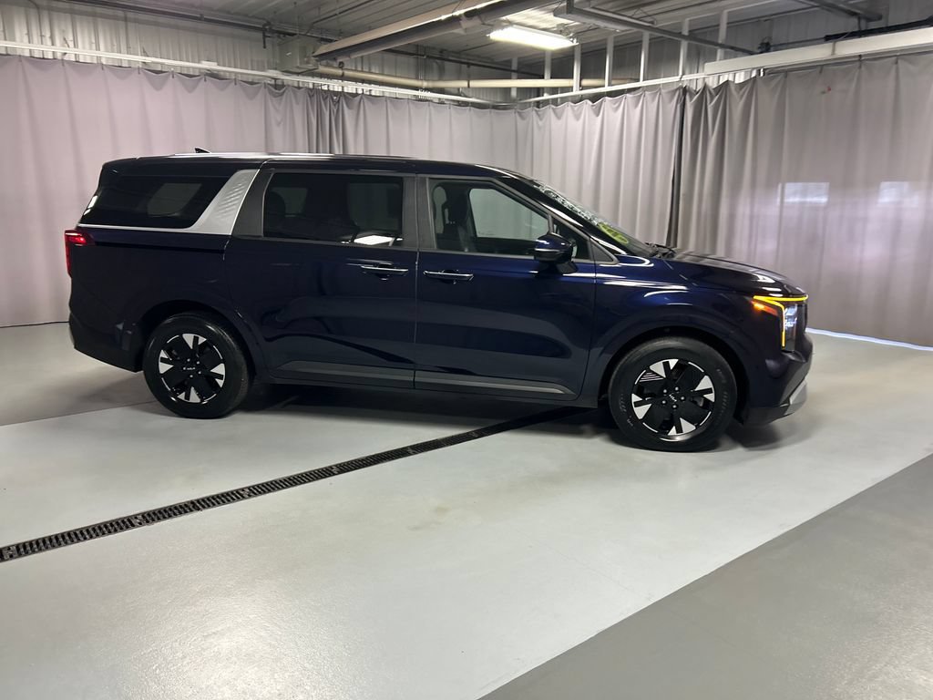 Used 2025 Kia Carnival LXS FWD image 8
