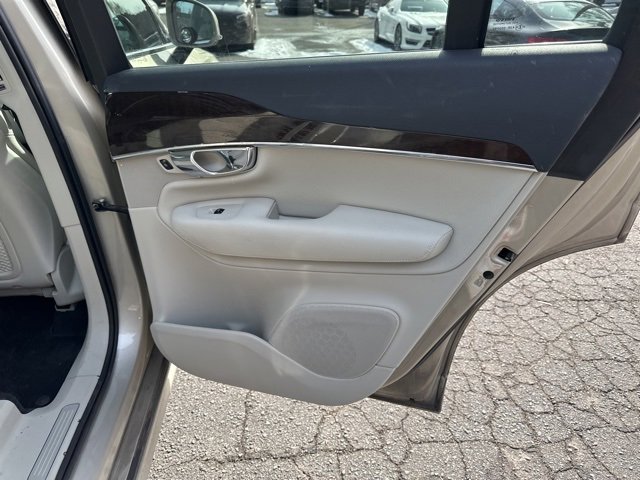Used 2016 Volvo XC90 T6 Momentum w/ Momentum Plus Package image 18