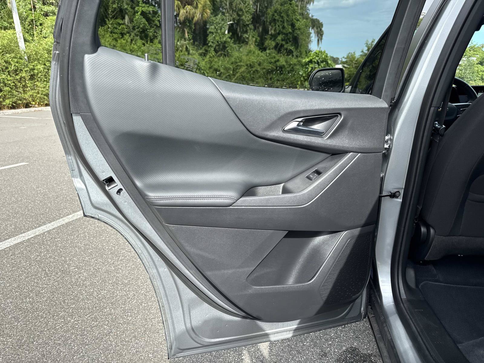 Used 2025 Chevrolet Equinox LT w/ Safety and Technology Package AWD/4WD image 9