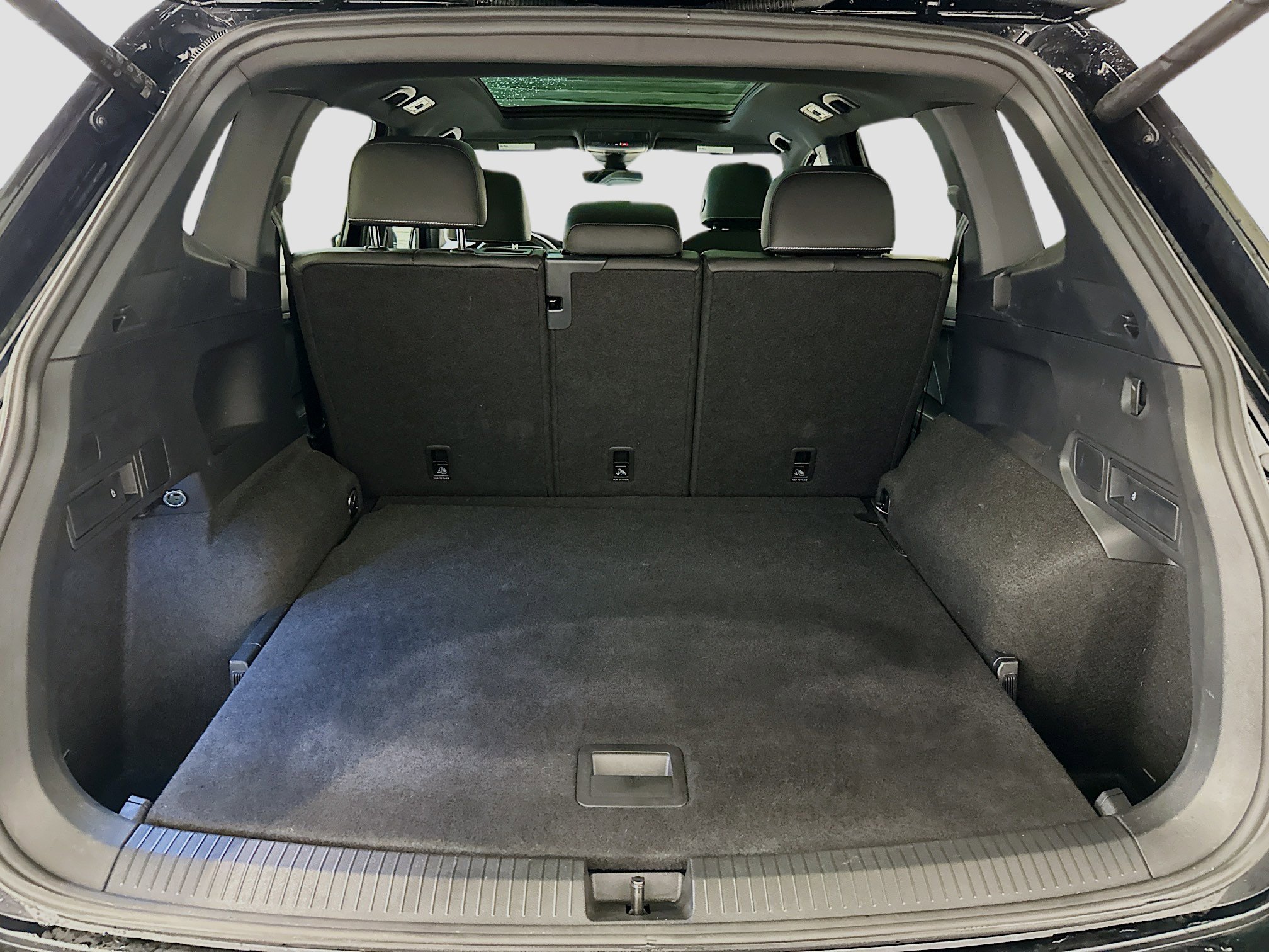 Used 2024 Volkswagen Tiguan SE R-Line image 30