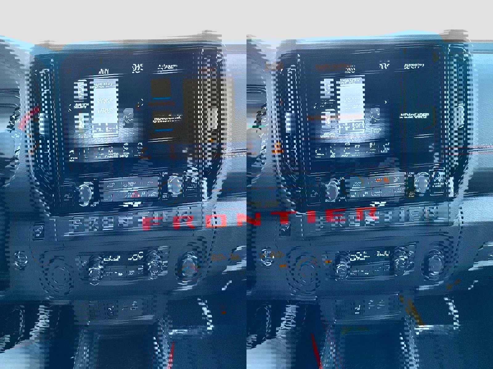 Used 2025 Nissan Frontier Pro-X image 14