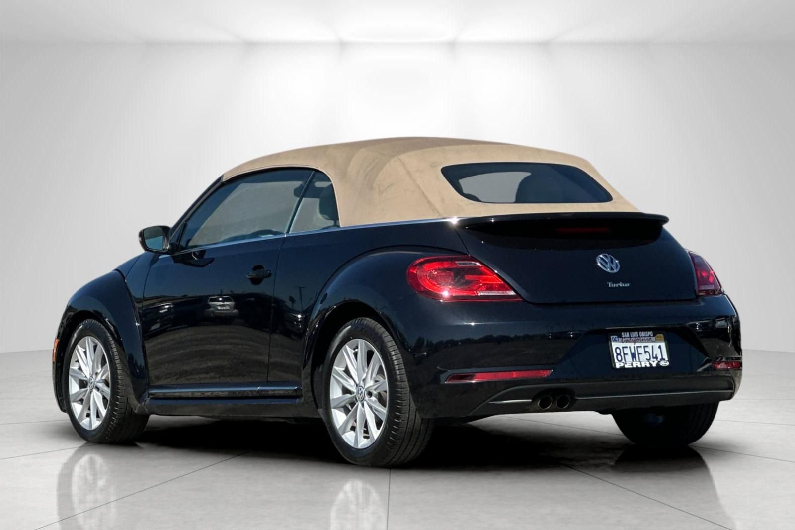 Used 2018 Volkswagen Beetle 2.0T S w/ Style & Comfort Package FWD image 5