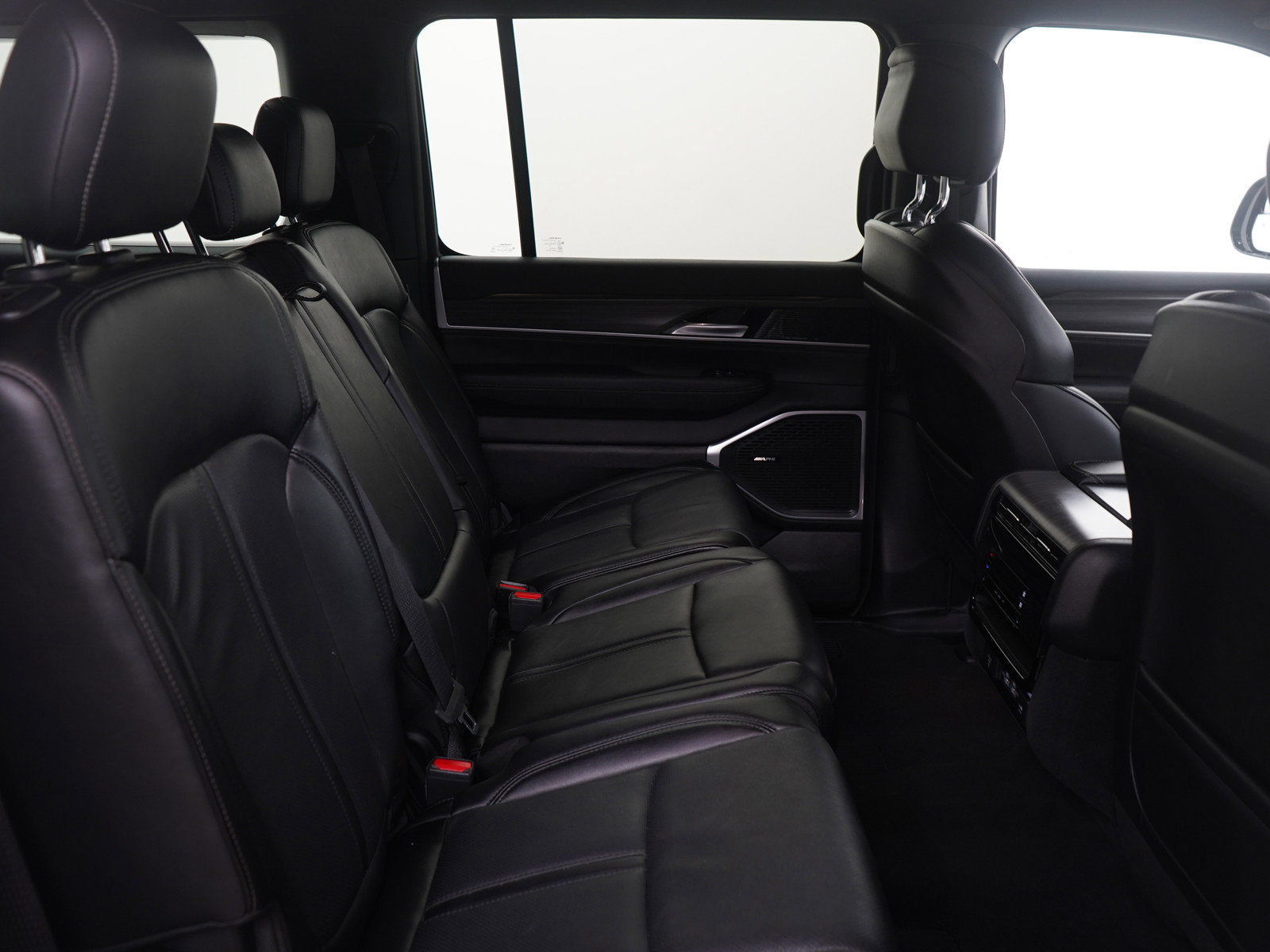 Used 2024 Jeep Wagoneer L Series III w/ Flexible Seating Group image 13