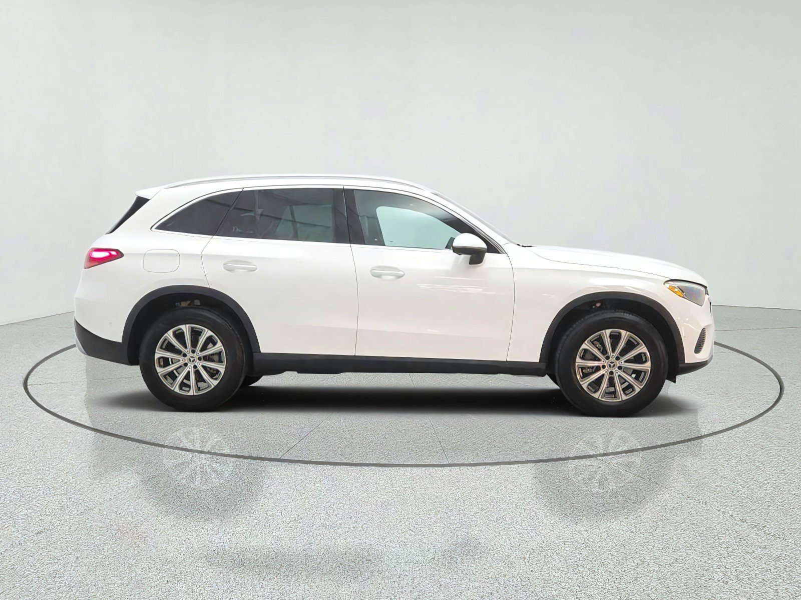 Certified 2026 Mercedes-Benz GLC 300 image 4