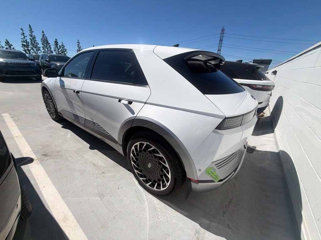 Used 2023 Hyundai Ioniq 5 Limited AWD/4WD image 4