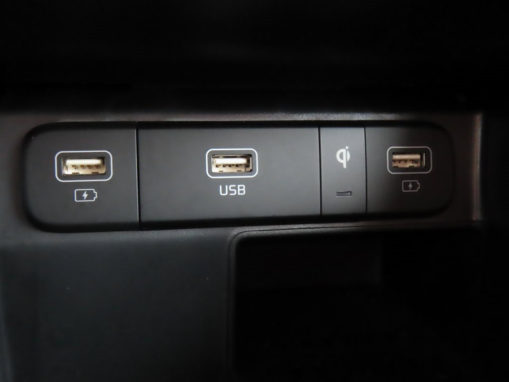 Certified 2023 Kia Sorento S w/ Panoramic Sunroof Package image 13