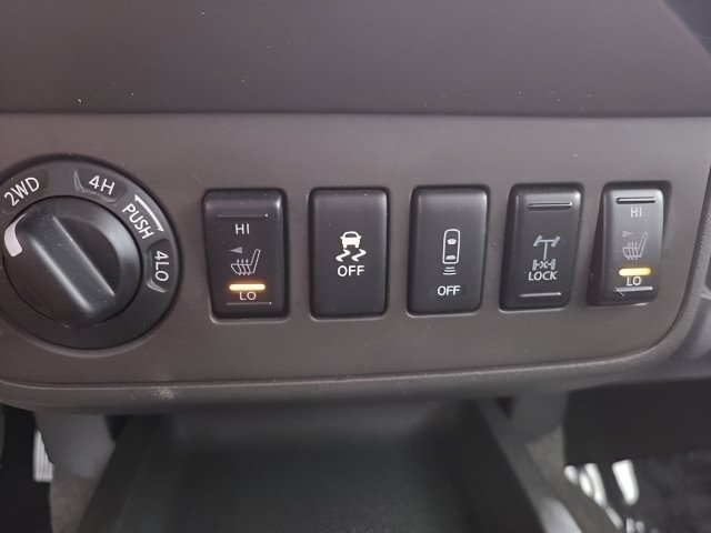 Used 2016 Nissan Frontier PRO-4X AWD/4WD image 34