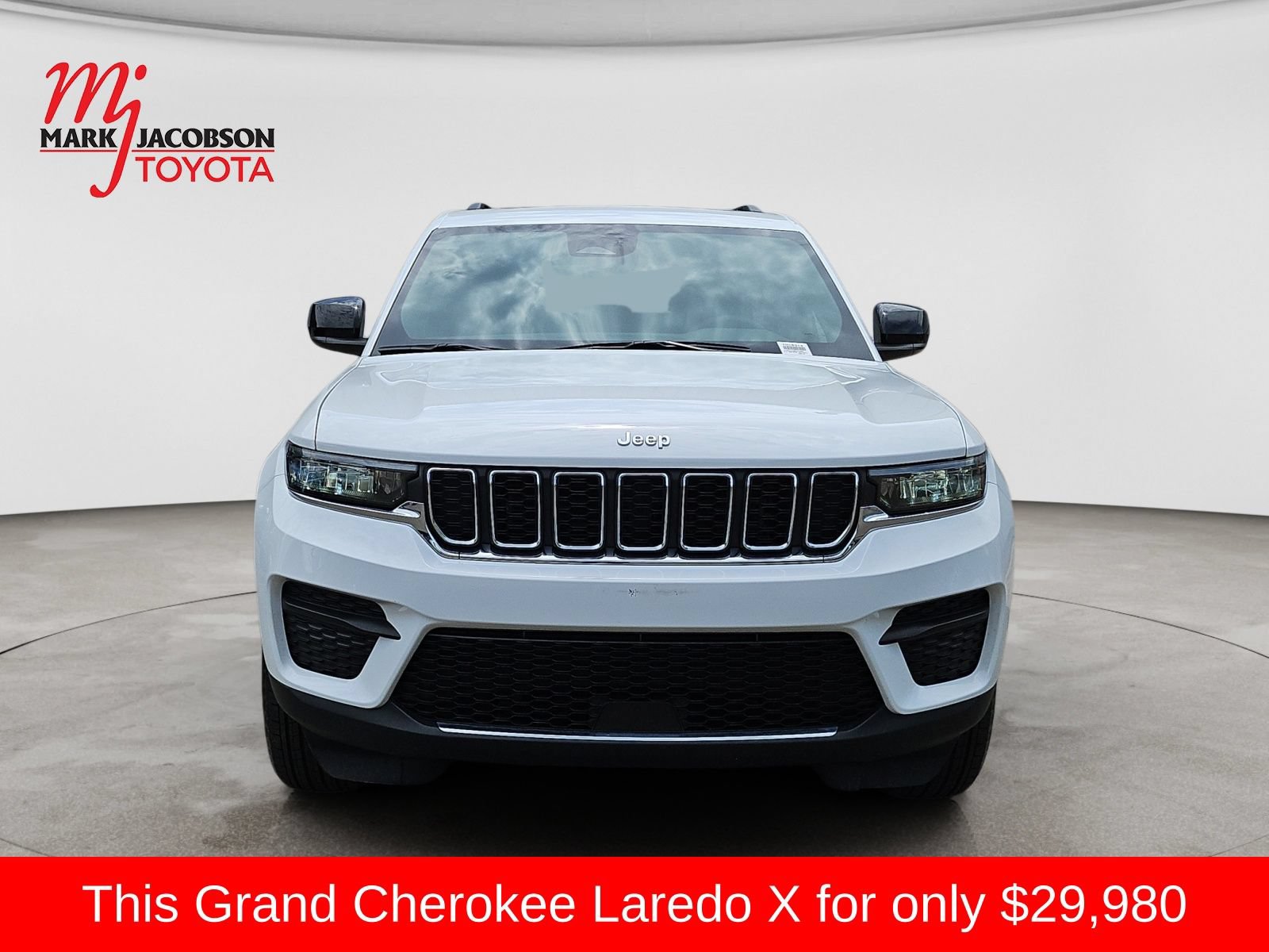 Used 2025 Jeep Grand Cherokee Laredo X w/ Luxury Tech Group I RWD image 3