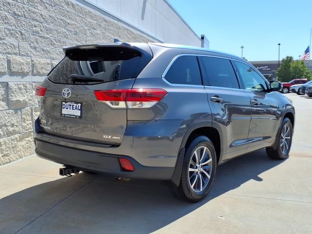 Used 2017 Toyota Highlander XLE w/ Protection Package #3 AWD/4WD image 5