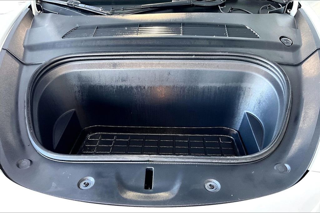 Used 2023 Tesla Model Y Long Range image 30