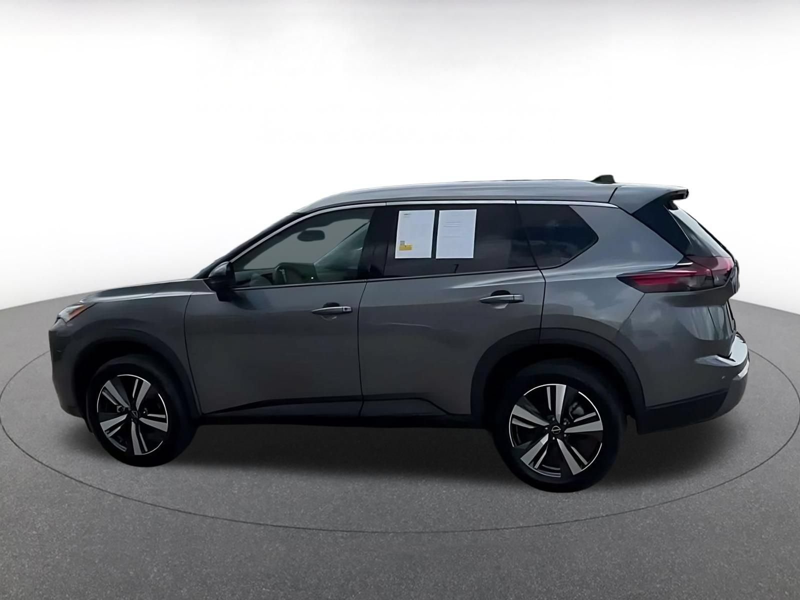Used 2026 Nissan Rogue SL FWD image 9